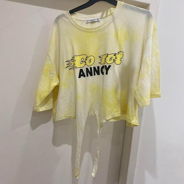 Pull&Bear Women's T-shirt - Yellow - M on Productcaster.