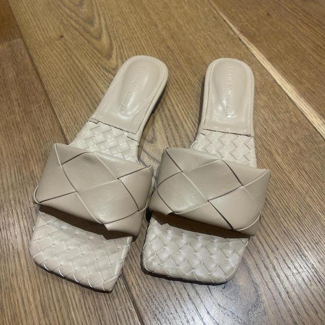 Designer Women's Slides - Cream/Tan - UK 8 on Productcaster.