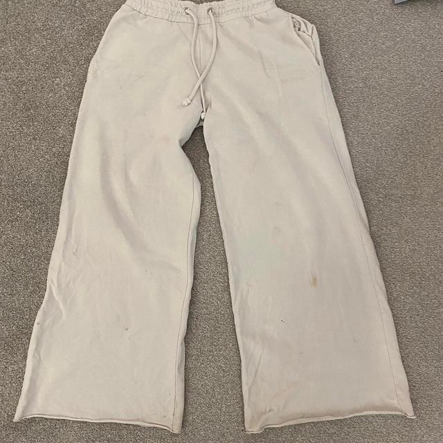 Urban Outfitters Women's Sweatpants - White - UK 6 on Productcaster.