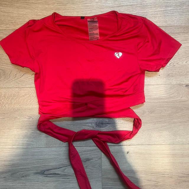 Women's Best Women's Crop top - Red - M on Productcaster.