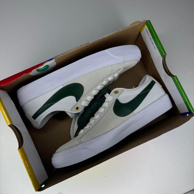 Nike Women's Trainers - White/Green - UK 4 on Productcaster.