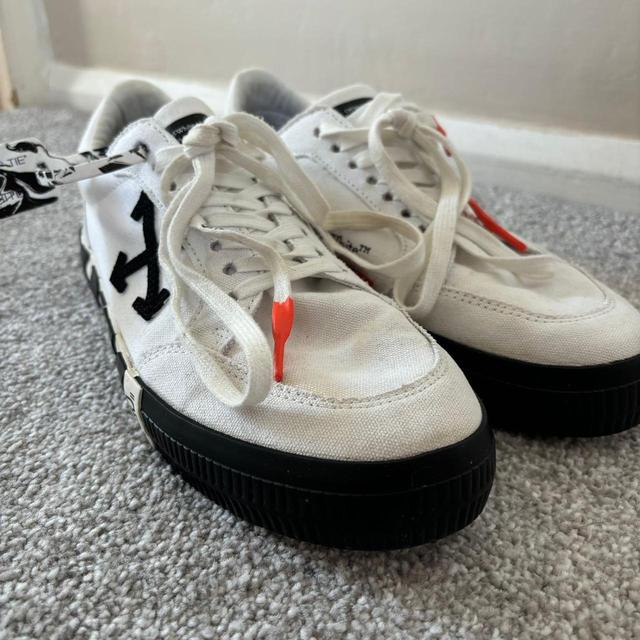 Off-White Men's Trainers - White/Black - UK 9 on Productcaster.