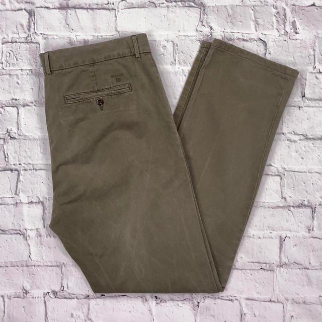 GANT Men's Straight leg Chino Trousers - Green/Khaki - 36" on Productcaster.