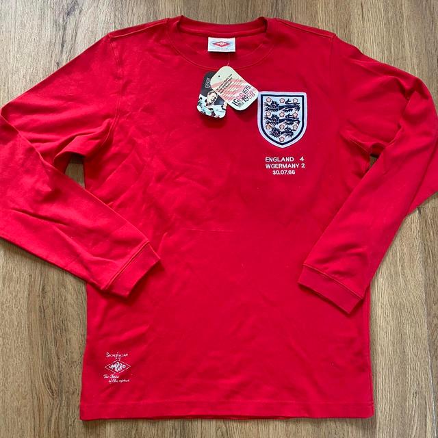 Umbro Men's T-shirt - Red - M on Productcaster.