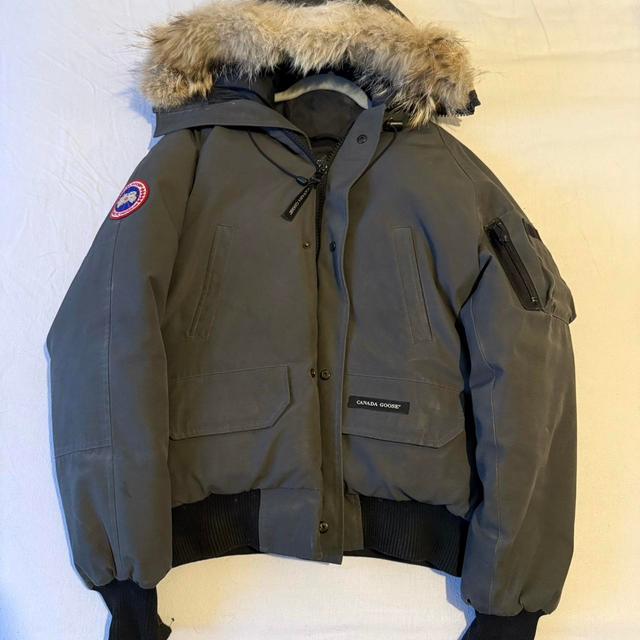 Canada Goose Men's Parka - Grey/Black - S on Productcaster.