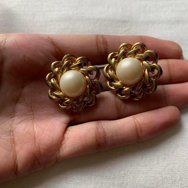 Preloved Women's Earrings - Gold on Productcaster.