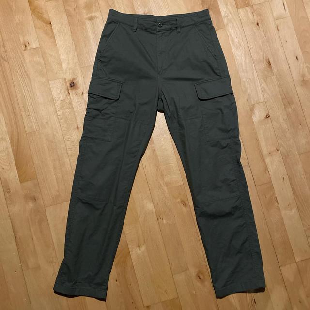 UNIQLO Men's Cargo Trousers - Green/Khaki - 28" on Productcaster.