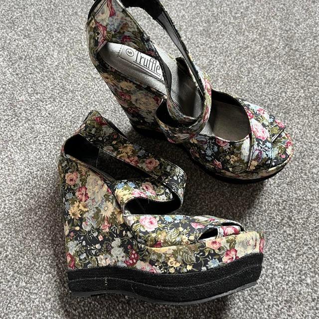 Preloved Women's Sandals - Black/Multi - UK 6 on Productcaster.