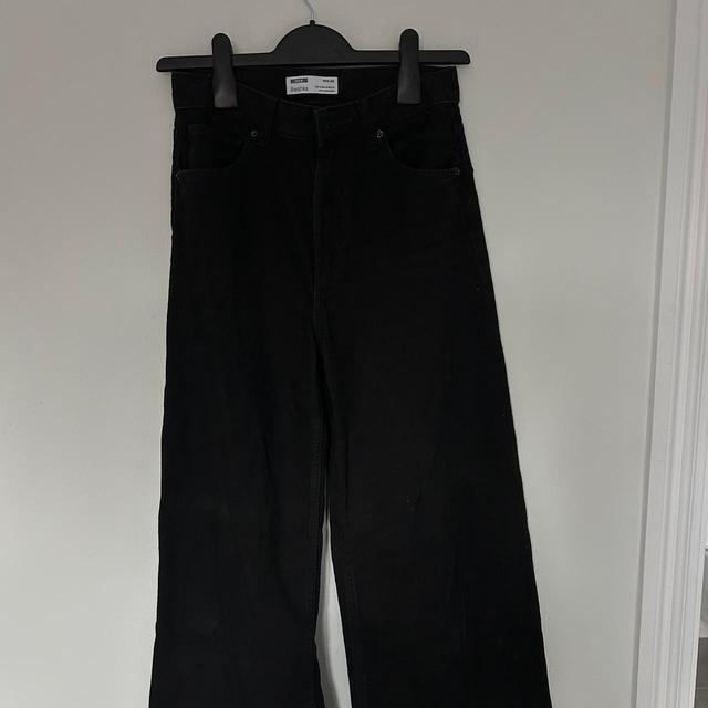 Bershka Women's Low rise Jeans - Black - UK 6 on Productcaster.