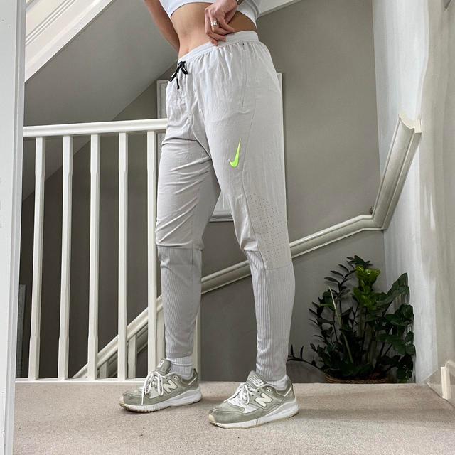 Nike Women's Sweatpants - Grey - M on Productcaster.