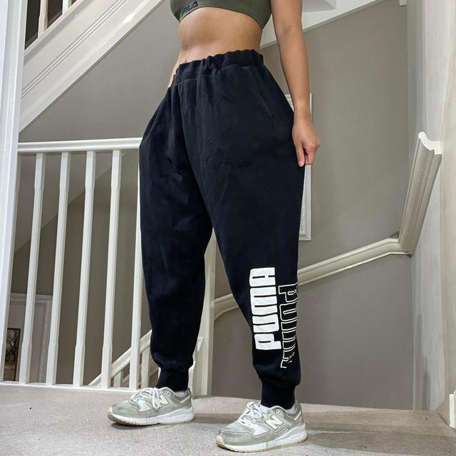 Puma Women's Sweatpants - Black - L on Productcaster.