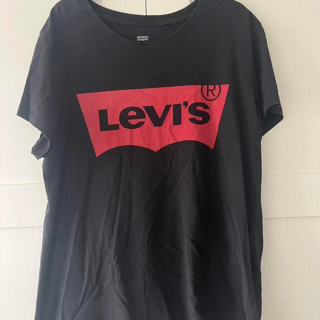 Levi's Women's T-shirt - Black - 10 on Productcaster.