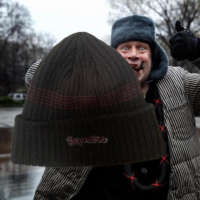 Supreme Men's Beanies - Black/Red on Productcaster.