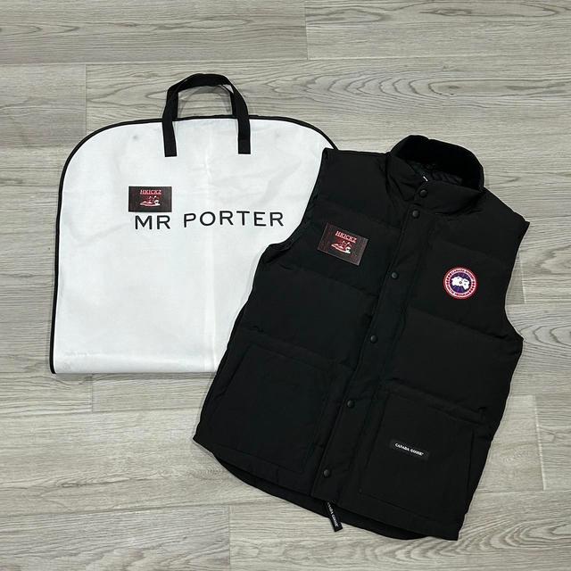 Canada Goose Men's Gilet - Black - M on Productcaster.