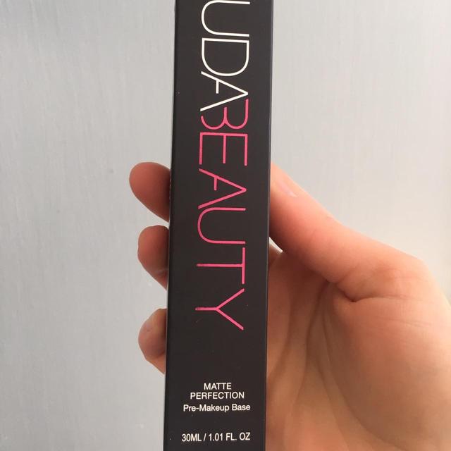 Huda Beauty Primer - Black on Productcaster.