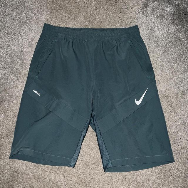 Nike Men's Shorts - Green - M on Productcaster.