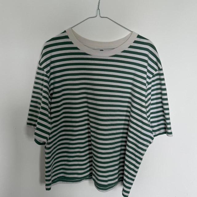 UNIQLO Men's T-shirt - Green/White - L on Productcaster.