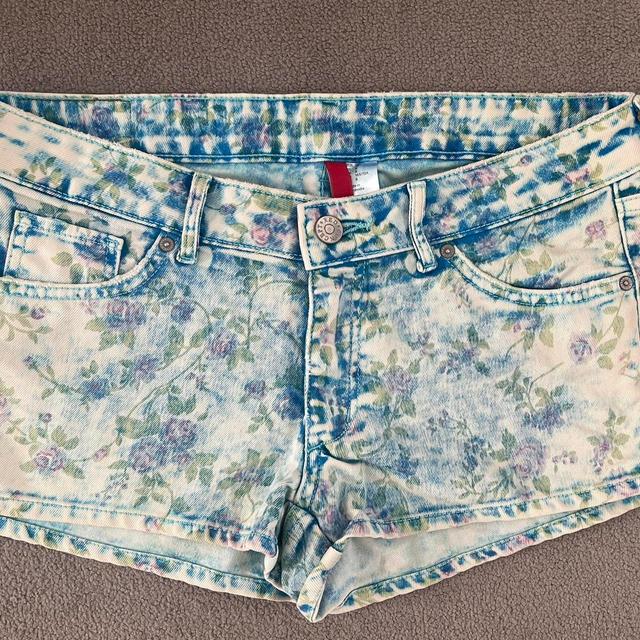 H&M Women's Shorts - Blue - UK 12 on Productcaster.