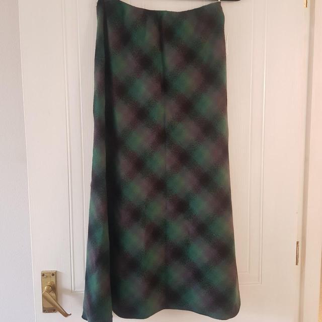 Preloved Women's Midi Skirt - Green - UK 8 on Productcaster.