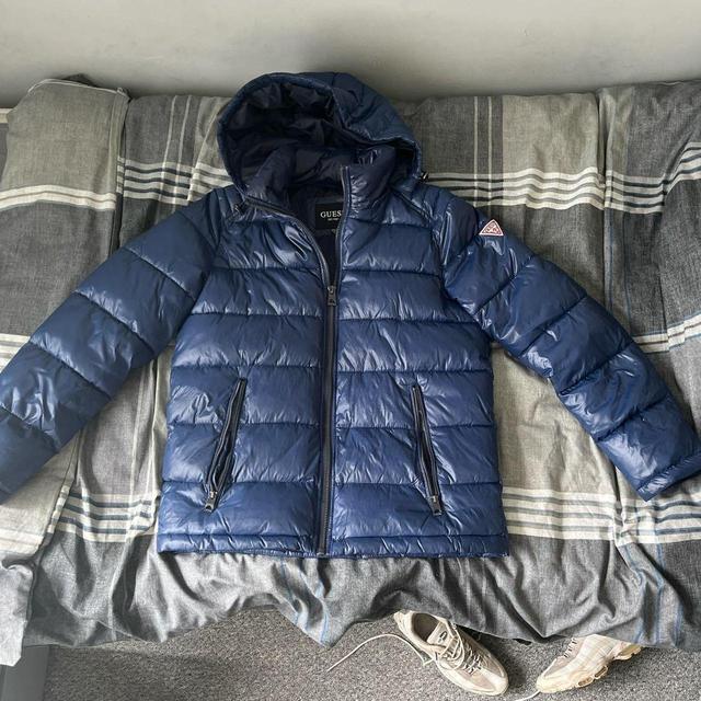 Guess Men's Puffer Jacket - Navy - M on Productcaster.