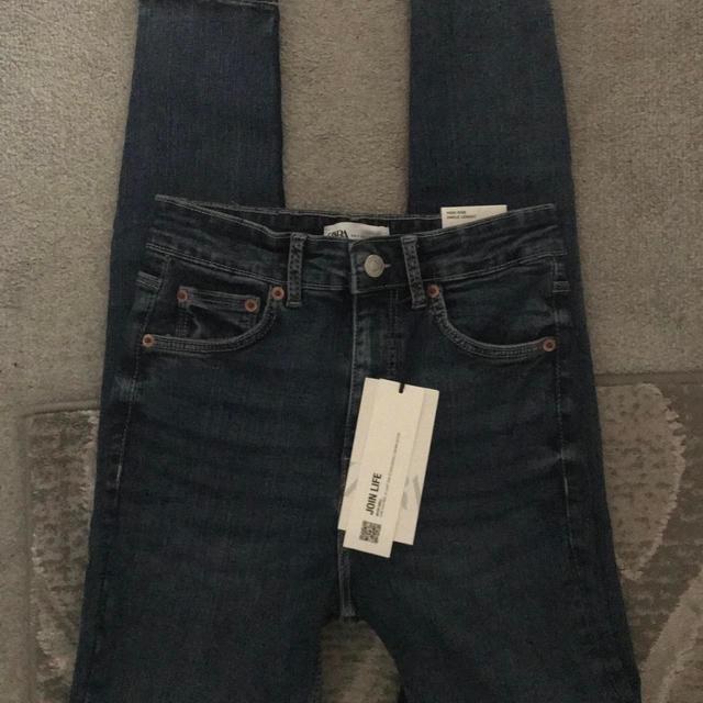 Zara Women's Skinny Jeans - Navy/Blue - S on Productcaster.