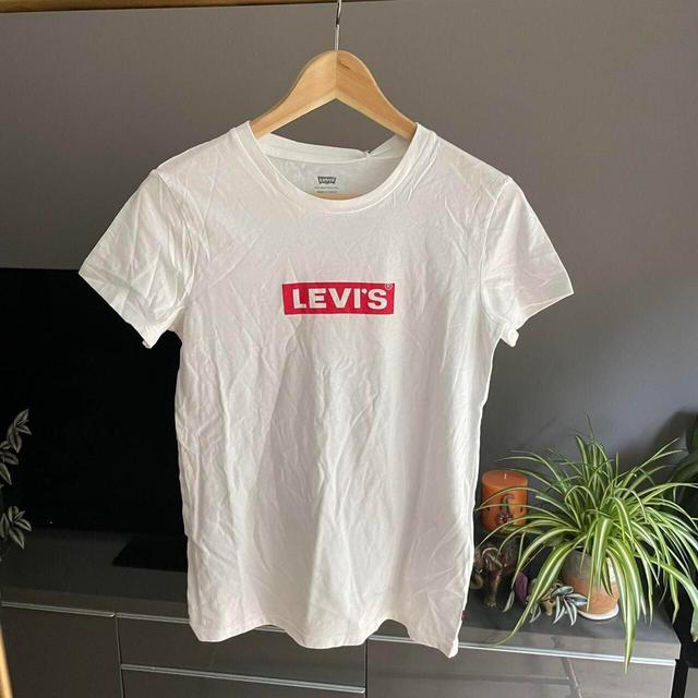 Levi's Women's T-shirt - White/Red - XS on Productcaster.