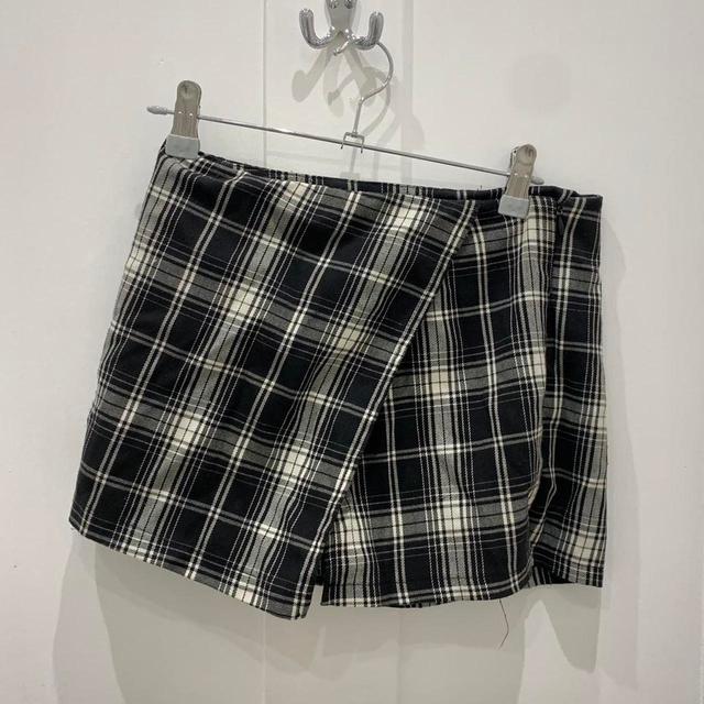 Brandy Melville Women's Mini Skirt - Black - UK 4 on Productcaster.