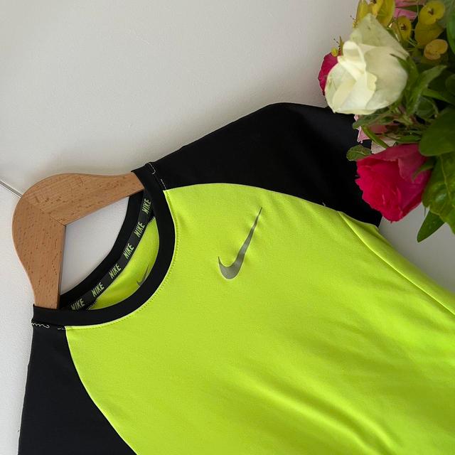 Nike Women's T-shirt - Yellow/Green - 6 on Productcaster.