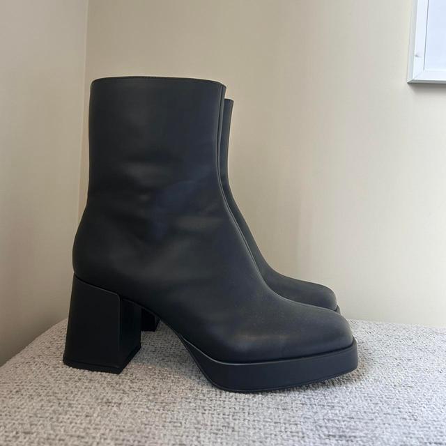 Bershka Women's Boots - Black - UK 6 on Productcaster.