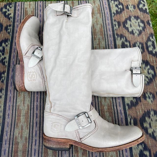 Vintage Women's Biker Boots - Cream - UK 4 on Productcaster.