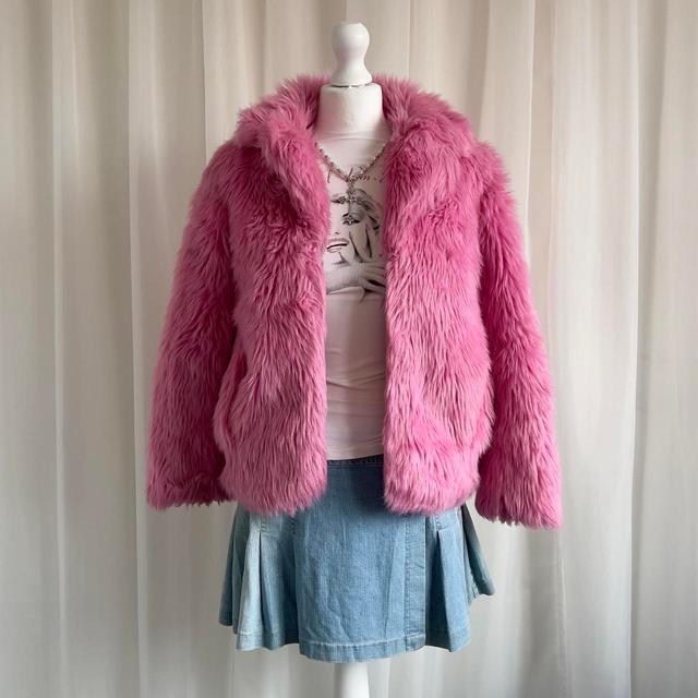 Vintage Women's Faux fur Jacket - Pink - M on Productcaster.