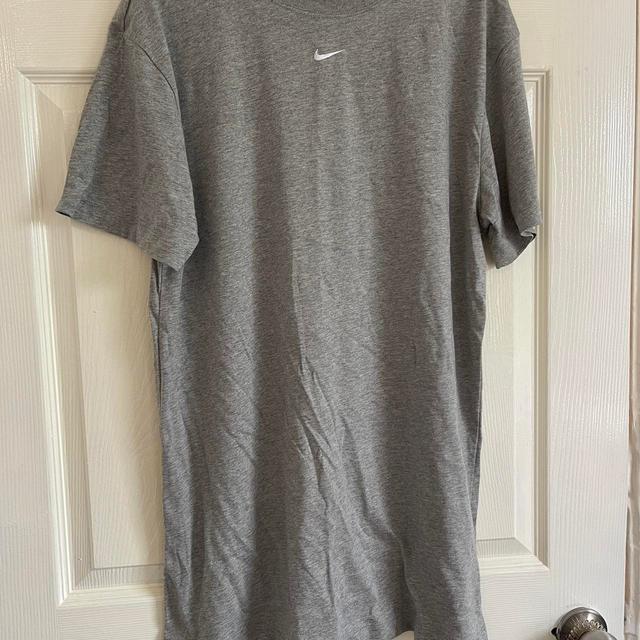 Nike Women's T-shirt - Grey - 8 on Productcaster.