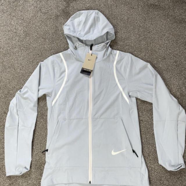 Nike Men's Lightweight Jacket - White/Blue - S on Productcaster.