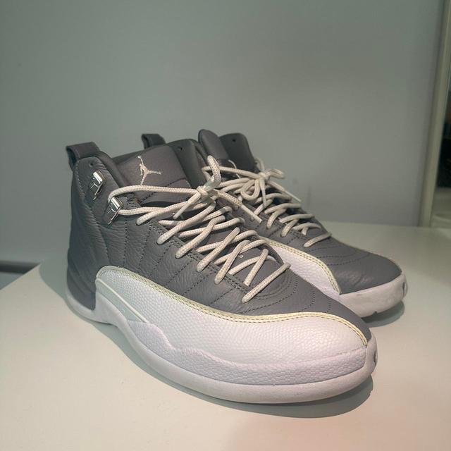 Jordan Men's Trainers - Grey/White - UK 7 on Productcaster.