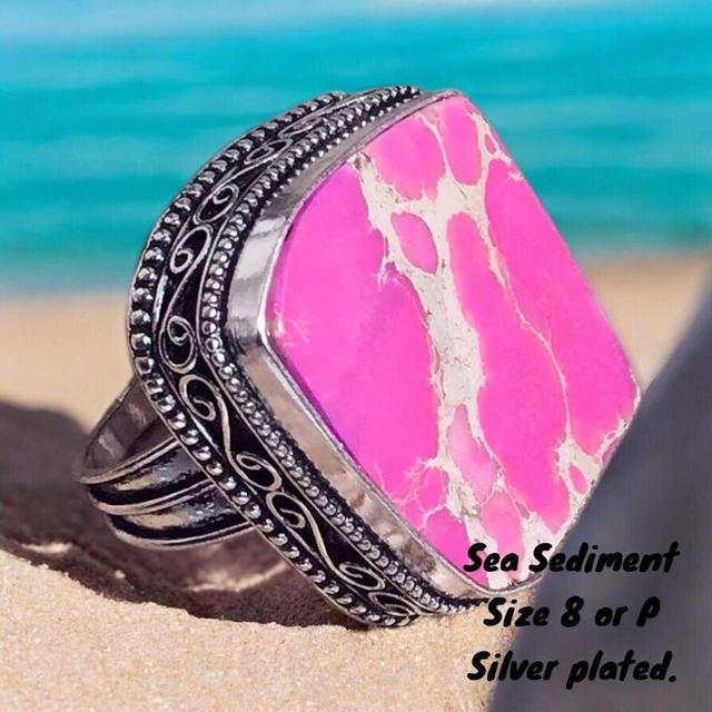 Designer Women's Ring - Silver/Pink on Productcaster.