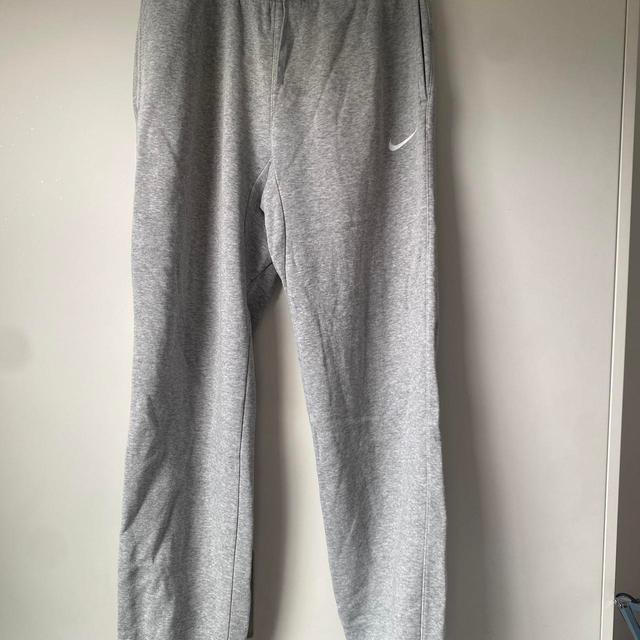 Nike Men's Sweatpants - Grey - M on Productcaster.