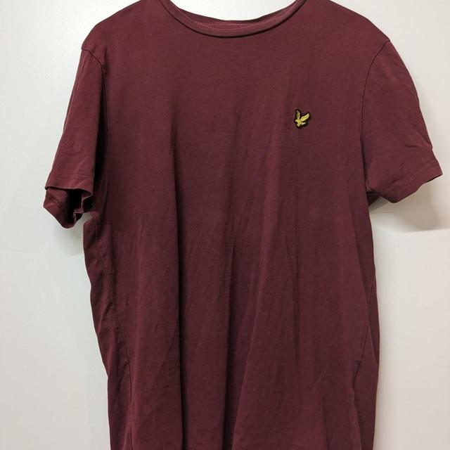 Lyle & Scott Men's T-shirt - Burgundy - L on Productcaster.