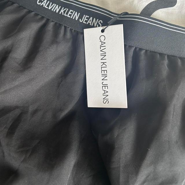 Calvin Klein Women's Festival Skirt - Black - XL on Productcaster.