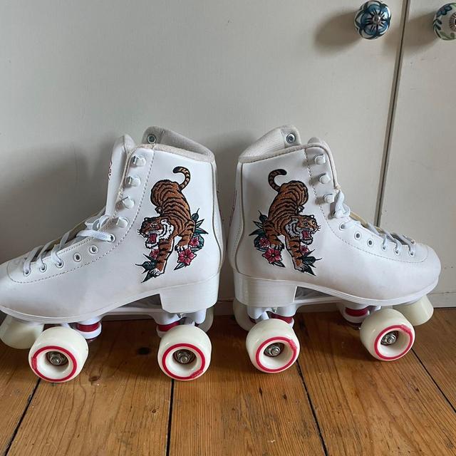 LMND Inline and roller skating - White/Multi on Productcaster.