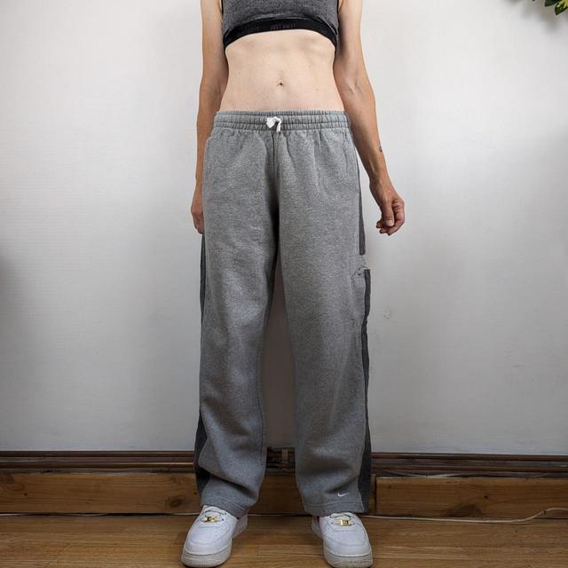 Nike Women's Sweatpants - Grey - M on Productcaster.