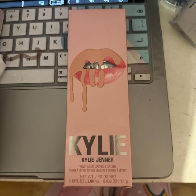 Kylie Cosmetics Lipstick - Pink on Productcaster.