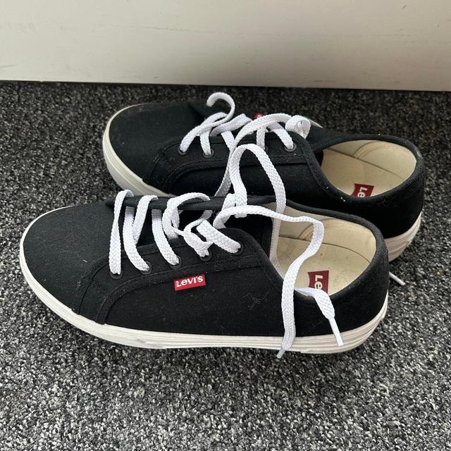 Levi's Women's Trainers - Black/White - UK 5 on Productcaster.