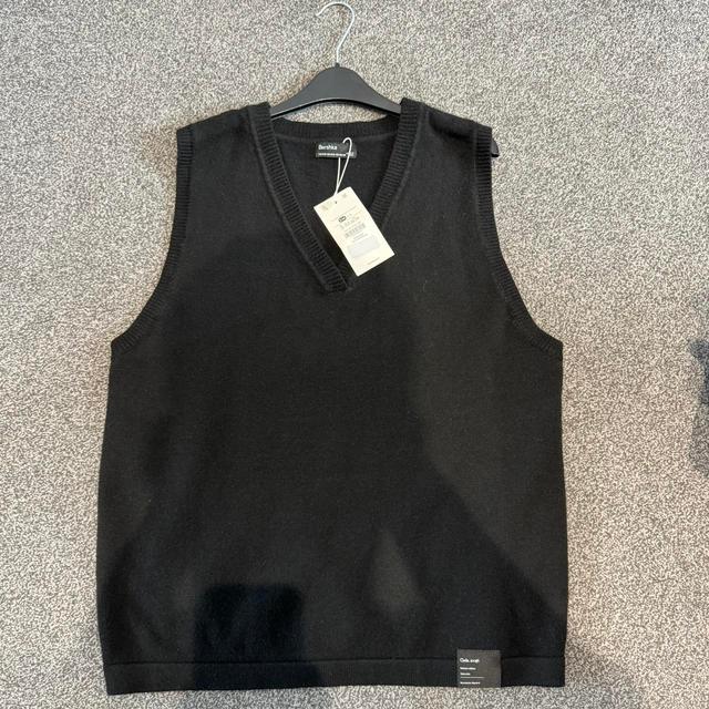 Bershka Men's Vest - Black - M on Productcaster.