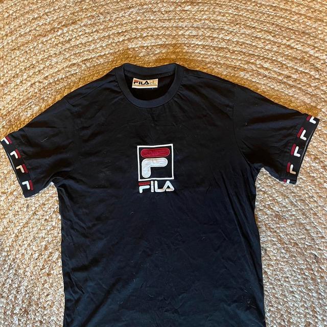 Fila Men's T-shirt - Black - S on Productcaster.