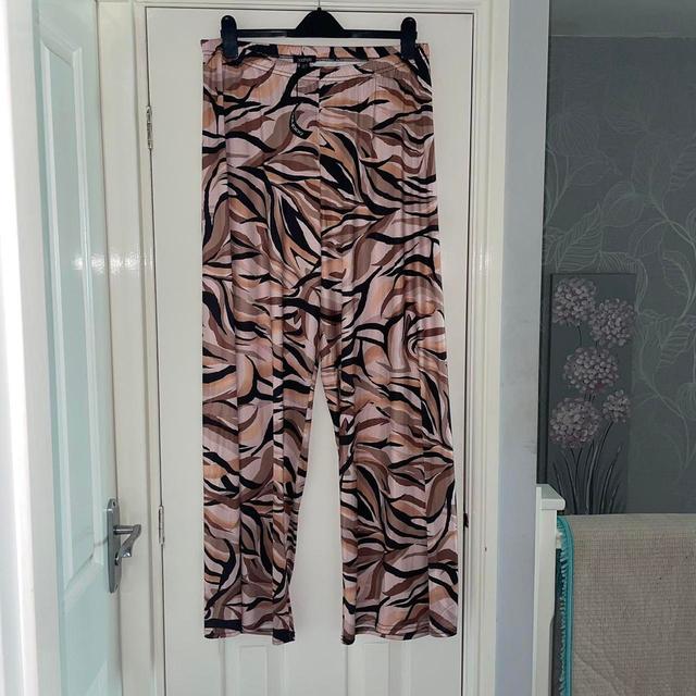 Boohoo Plus Women's Trousers - Brown/Multi - UK 22 on Productcaster.