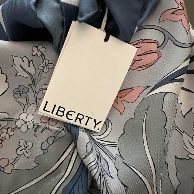 Liberty London Women's Scarf - Grey on Productcaster.