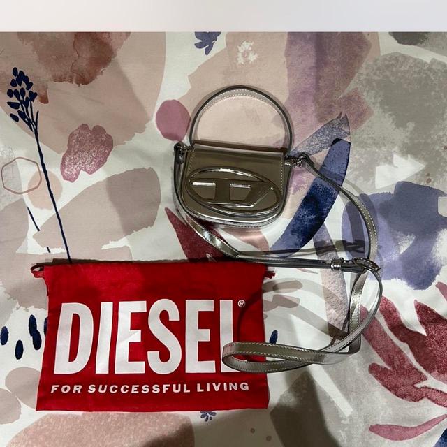 Diesel Women's Crossbody bags - Silver on Productcaster.