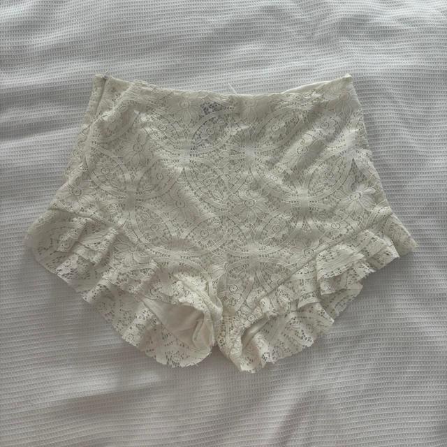 Zara Women's Shorts - White/Cream - UK 12 on Productcaster.