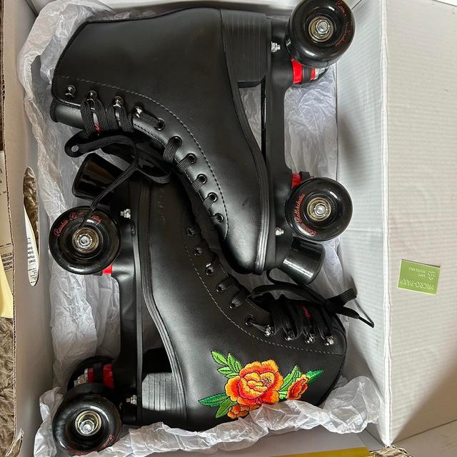 Inline and roller skating - Black/Orange on Productcaster.