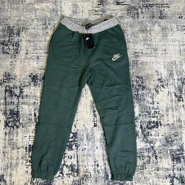 Nike Men's Sweatpants - Green - M on Productcaster.